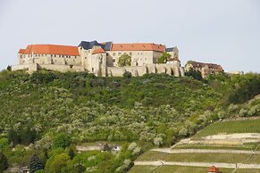 Warias Hotel & Restaurant