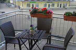 Warias Hotel & Restaurant
