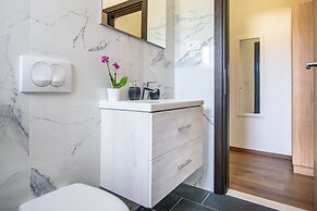 California Apartments III