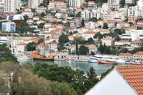 California Apartments III