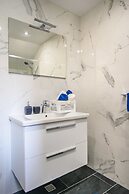 California Apartments III