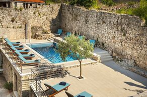 California Apartments III