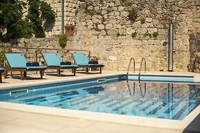 California Apartments III