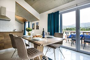 California Apartments III