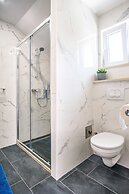 California Apartments III