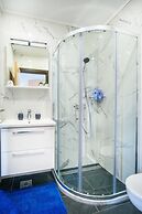 California Apartments III