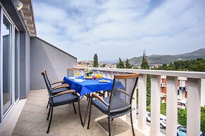 California Apartments III