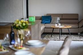 California Apartments III