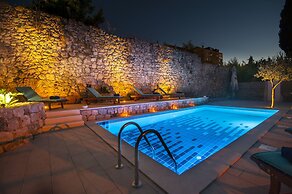 California Apartments III