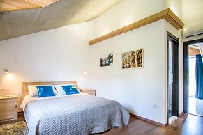 California Apartments III