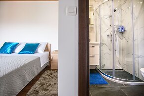 California Apartments III