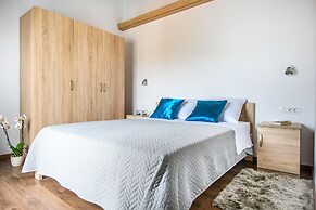 California Apartments III