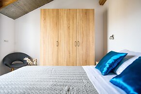 California Apartments III