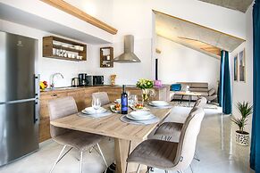 California Apartments III