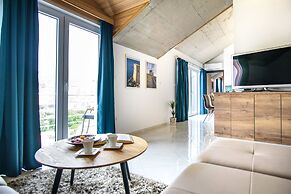 California Apartments III