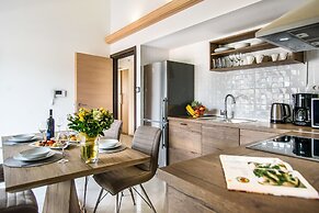 California Apartments III