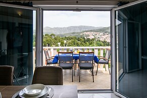 California Apartments III