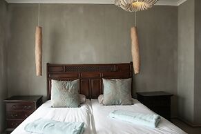 Blue Pearl - situated right on the beach