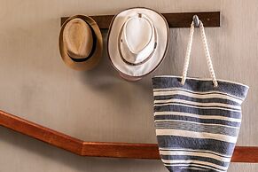 Blue Pearl - situated right on the beach