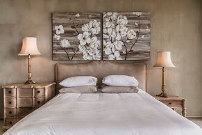 Blue Pearl - situated right on the beach