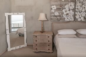 Blue Pearl - situated right on the beach