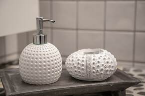 Blue Pearl - situated right on the beach