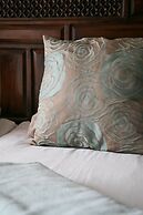 Blue Pearl - situated right on the beach