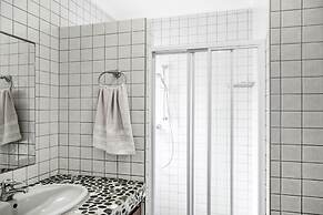 Blue Pearl - situated right on the beach