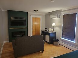 Grenfell Heritage Hotel & Suites