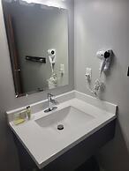 Grenfell Heritage Hotel & Suites