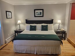 Grenfell Heritage Hotel & Suites