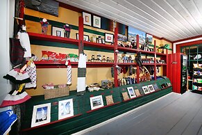 Grenfell Heritage Hotel & Suites