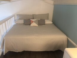 Cozy one-bedroom & mezzanine apartment