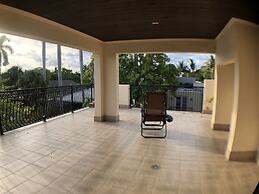 Huge House in Fort Lauderdale -  821