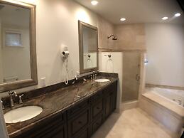 Huge House in Fort Lauderdale -  821