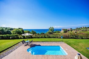 Filon Ktima Beachfront Upscale Villa