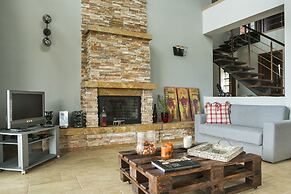 Filon Ktima Beachfront Upscale Villa