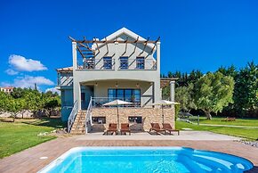 Filon Ktima Beachfront Upscale Villa