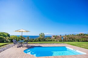 Filon Ktima Beachfront Upscale Villa