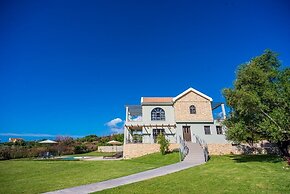 Filon Ktima Beachfront Upscale Villa