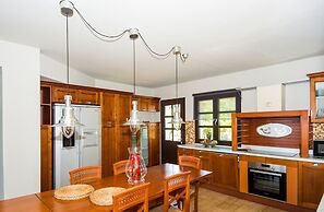 Filon Ktima Beachfront Upscale Villa