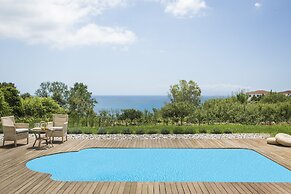 Filon Ktima Beachfront Upscale Villa