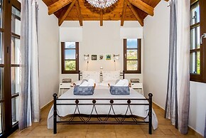 Filon Ktima Beachfront Upscale Villa