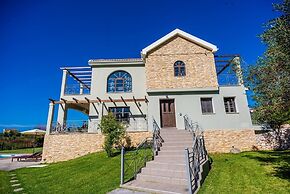 Filon Ktima Beachfront Upscale Villa