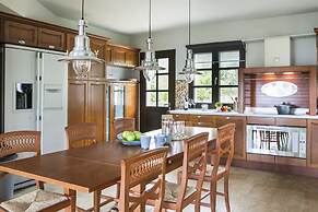 Filon Ktima Beachfront Upscale Villa