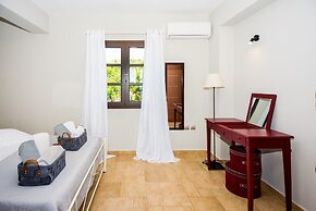 Filon Ktima Beachfront Upscale Villa
