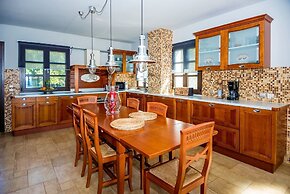 Filon Ktima Beachfront Upscale Villa