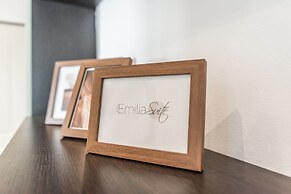 Emilia Suite Life