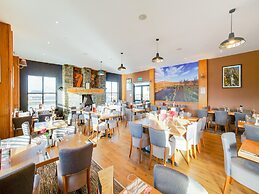 Standing Stones Lodge