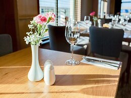 Standing Stones Lodge